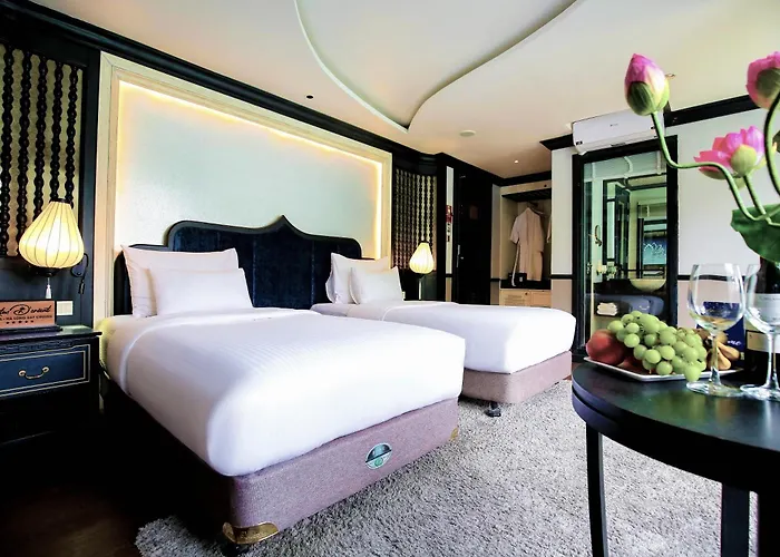 Lotus D'orient Cruise Khu nghỉ mát 5*