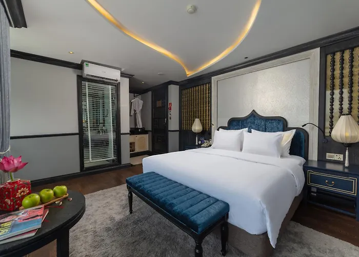 Lotus D'orient Cruise Khu nghỉ mát 5*